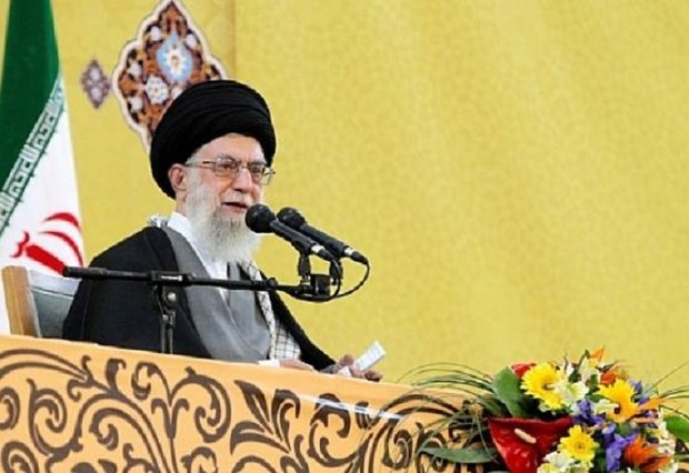 قائد الثورة الاسلامية: الشعب الايراني تألق في حل المشاكل الاقتصادية