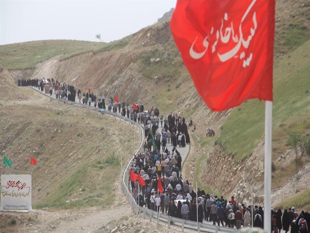 حضور خودجوش و مردمی زائران راهیان نور در یادمانهای استان کرمانشاه