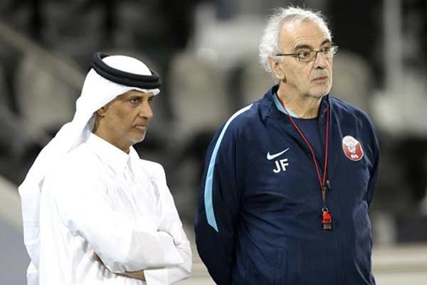 حضور رئیس فدراسیون فوتبال قطر در تمرین عنابی‌ها