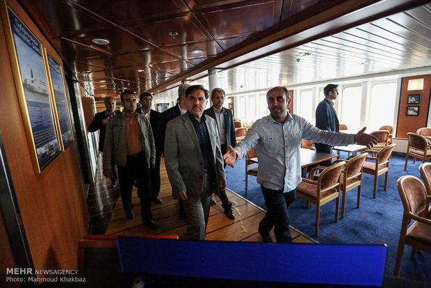 بازدید وزیر راه و شهرسازی از کشتی بزرگ اقیانوس پیمای تفریحی مسافری در جزیره کیش