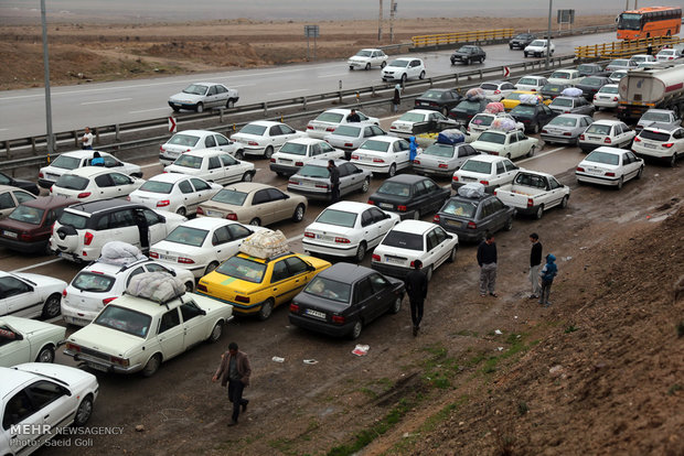 ترافیک در آزادراه کرج – تهران نیمه‌سنگین است