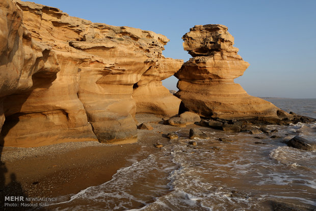 ساحل صخره ای بندر امام حسن (ع)
