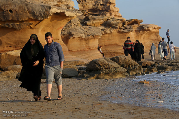 ساحل صخره ای بندر امام حسن (ع)