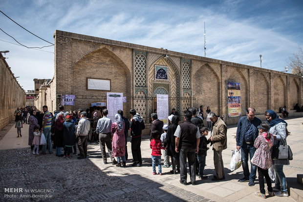 حضور گردشگران در حمام وکیل شیراز در ایام نوروز