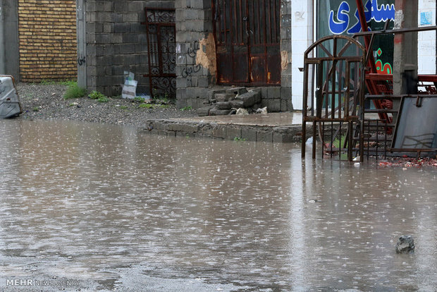 طغیان رودخانه های و آبگرفتگی معابر در هشتبندی هرمزگان‎