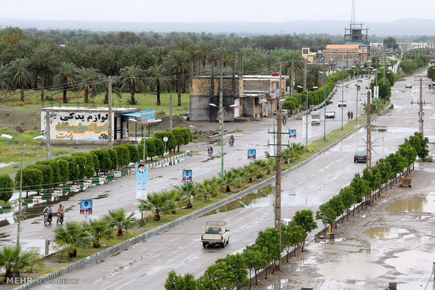 طغیان رودخانه های و آبگرفتگی معابر در هشتبندی هرمزگان‎