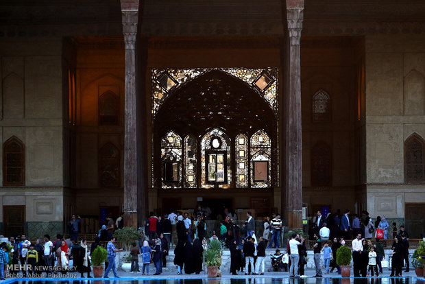 Isfahan receives swarms of tourists