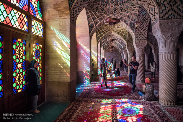 Nowruz tourists visit Qavam House, Nasir ol Molk Mosque