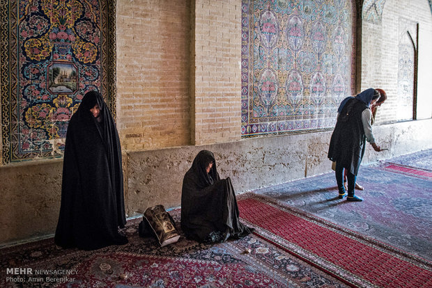 Nowruz tourists visit Qavam House, Nasir ol Molk Mosque