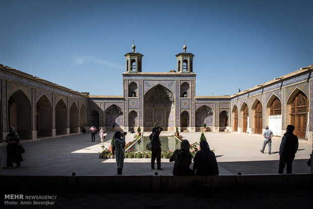 Nowruz tourists visit Qavam House, Nasir ol Molk Mosque