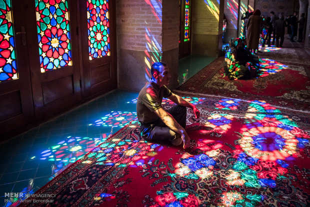 Nowruz tourists visit Qavam House, Nasir ol Molk Mosque