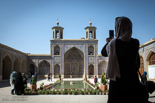 Nowruz tourists visit Qavam House, Nasir ol Molk Mosque