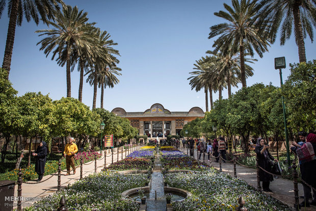 Nowruz tourists visit Qavam House, Nasir ol Molk Mosque