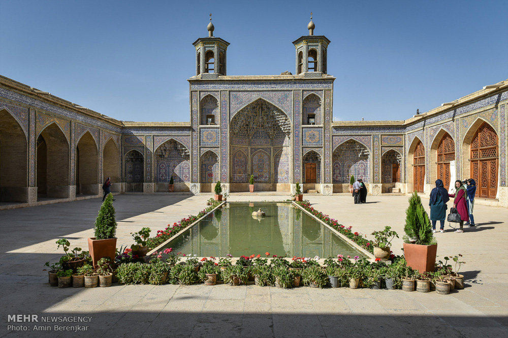 بازی رنگ و نور در مسجد نصیر الملک شیراز