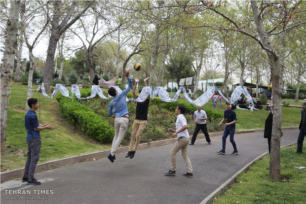 Iranians celebrate Nature Day nationwide 