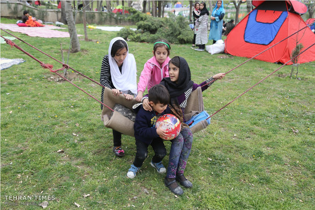 Iranians celebrate Nature Day nationwide 