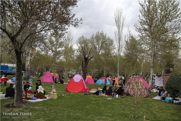 Iranians celebrate Nature Day nationwide 