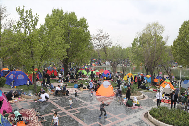 Iranians celebrate Nature Day nationwide 