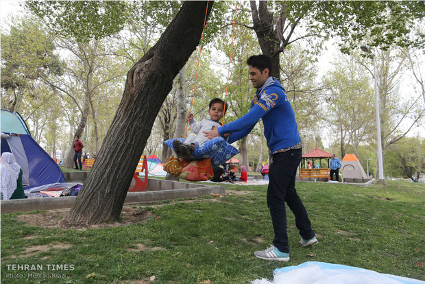 Iranians celebrate Nature Day nationwide 