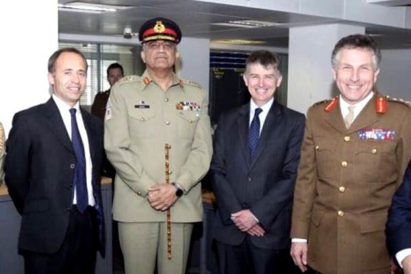 فرمانده کل ارتش پاکستان با مقامات نظامی انگلیس دیدار کرد
