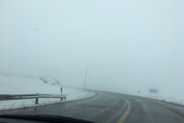 بارش برف در گردنه‌های خراسان شمالی/ رعایت احتیاط از سوی رانندگان