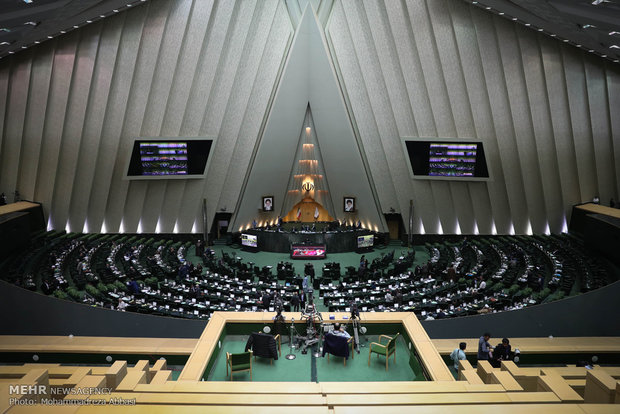 دومین جلسه سال ۹۶ مجلس به صورت «غیرعلنی» آغاز شد