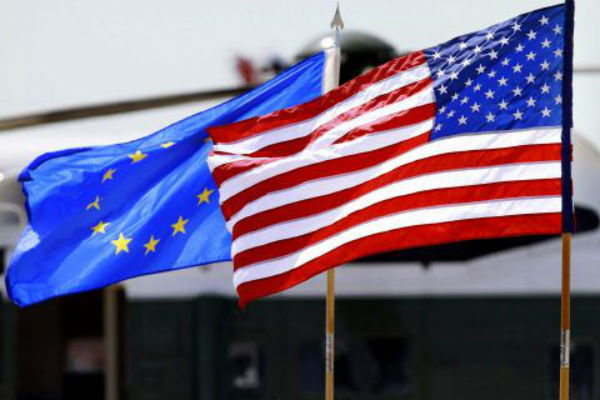 پرچم آمریکا و اتحادیه اروپا