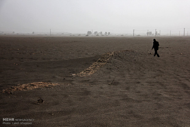عاصفة رملية تكشف عن مدينة أثرية بالقرب من محافظة كرمان