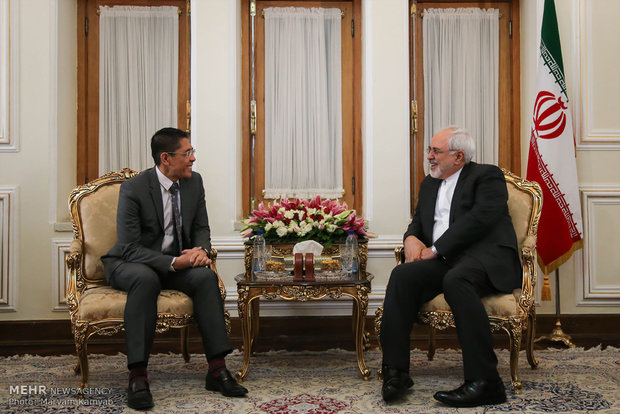 Zarif meets Singapore's Senior Minister of State (SMS) for Defense and Foreign Affairs Mohamad Maliki Osman