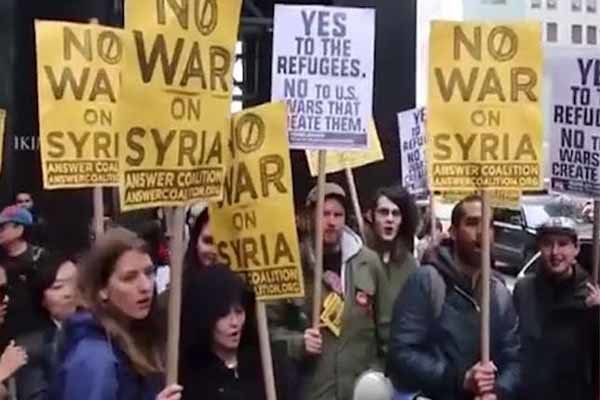 تظاهرات مقابل برج ترامپ ضد حمله به سوریه
