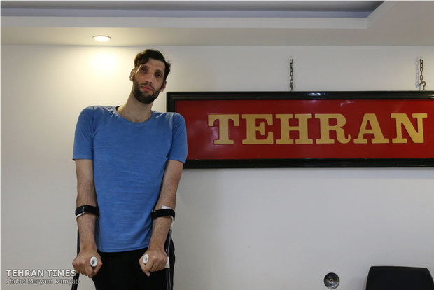 The tallest Paralympian visits Tehran Times