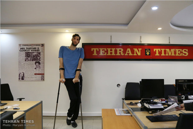 The tallest Paralympian visits Tehran Times
