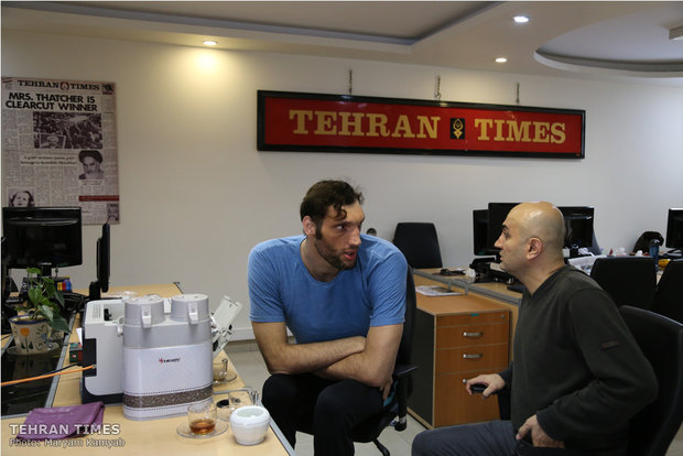 The tallest Paralympian visits Tehran Times
