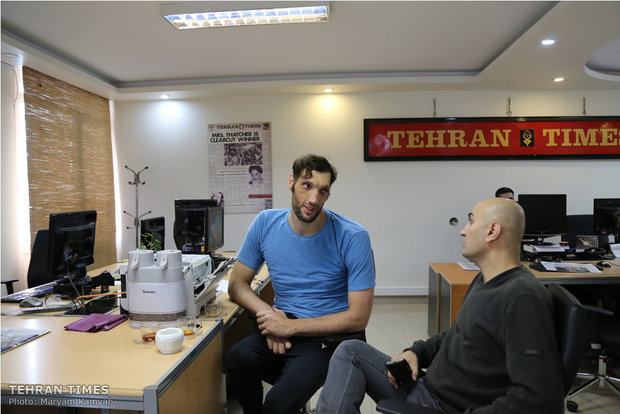 The tallest Paralympian visits Tehran Times