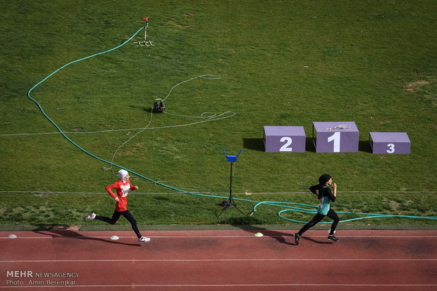 Şiraz’daki Kadınlar atletizm yarışmaları