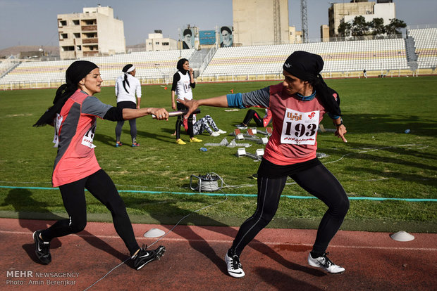 Şiraz’daki Kadınlar atletizm yarışmaları