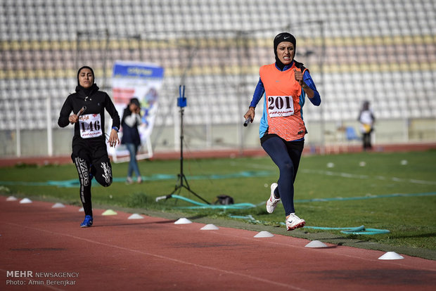 Şiraz’daki Kadınlar atletizm yarışmaları