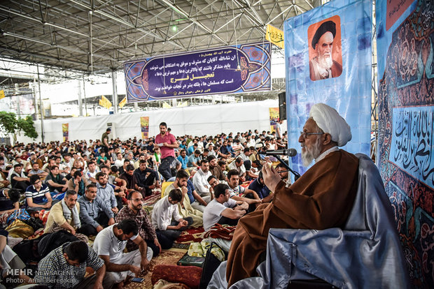 مراسم معنوی اعتکاف در مسجد جامع شهدا شیراز