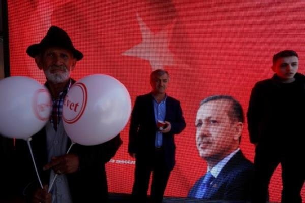 رأی موافق بیش از ۵۱ درصد مردم ترکیه به تغییر قانون اساسی