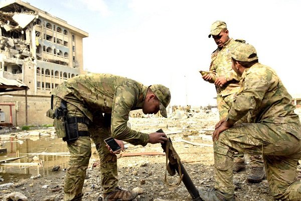 DEAŞ bayrağının Irak güçleri tarafından indirildiği an