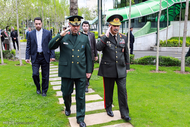 Dehghan officially welcomes Azeri counterpart