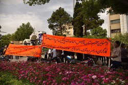 ١۵ سال اعتراض برای دریافت حقوق/ مسئولین فارس در دسترس نیستند