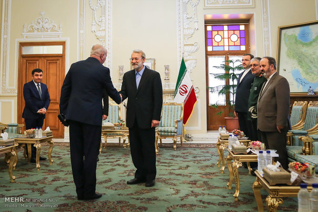 لقاء وزير الدفاع الاذربيجاني مع رئيس مجلس الشورى الاسلامي