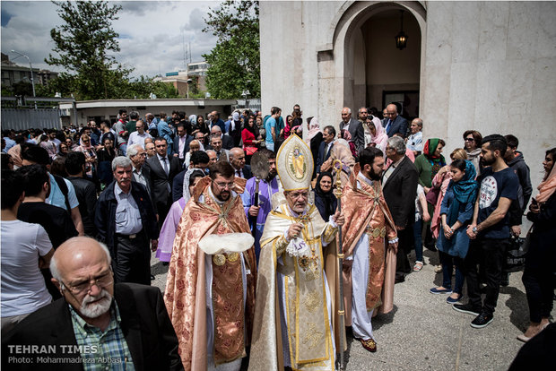 Christians mark Easter in Tehran