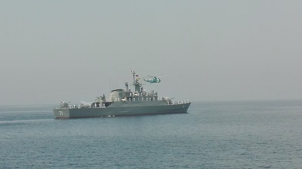 استعراض السفن الحربية الايرانية في الخليج الفارسي