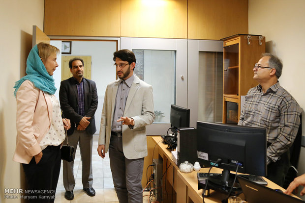 Swedish amb. visits Mehr News HQ in Tehran