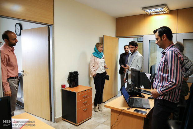 Swedish amb. visits Mehr News HQ in Tehran