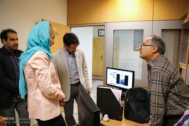 Swedish amb. visits Mehr News HQ in Tehran