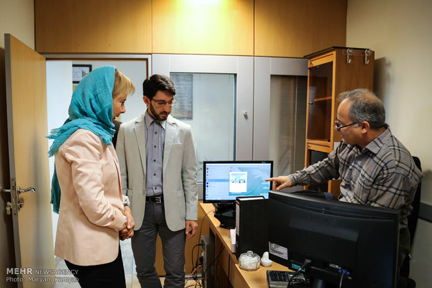 Swedish amb. visits Mehr News HQ in Tehran