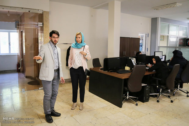 Swedish amb. visits Mehr News HQ in Tehran